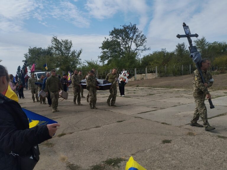 Ренійська громада провела в останню дорогу Героя України Олексія Тяка.