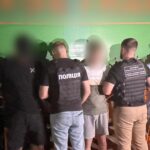 Схованка у фурі: на Одещині викрили іноземців, що везли чоловіків до Молдови