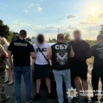 Ховаються в багажнику та їдуть з фальшивими паспортами: на Одещині поліція розкрила три хитрощі для нелегального перетину кордону – ФОТО