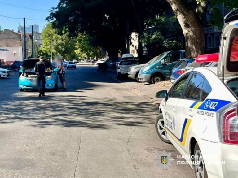 Аварія в Одесі: літній чоловік потрапив під автомобіль і отримав травми