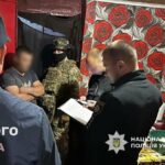 У Харківській області затримали шахраїв з Одещини, які обкрадали звільнених з полону військових.