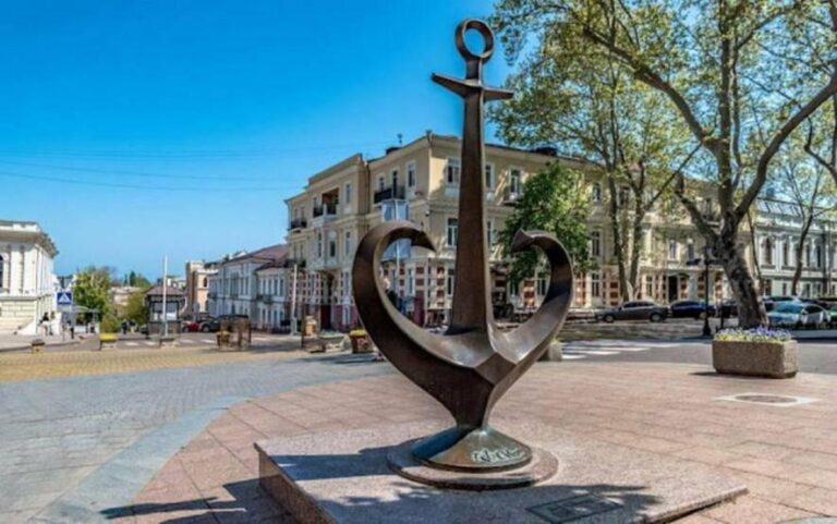 В Одесі ініціювали петицію щодо знесення пам’ятника «Якір-серце»