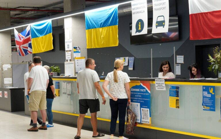 Сенат Польщі схвалив нові правила легалізації українців