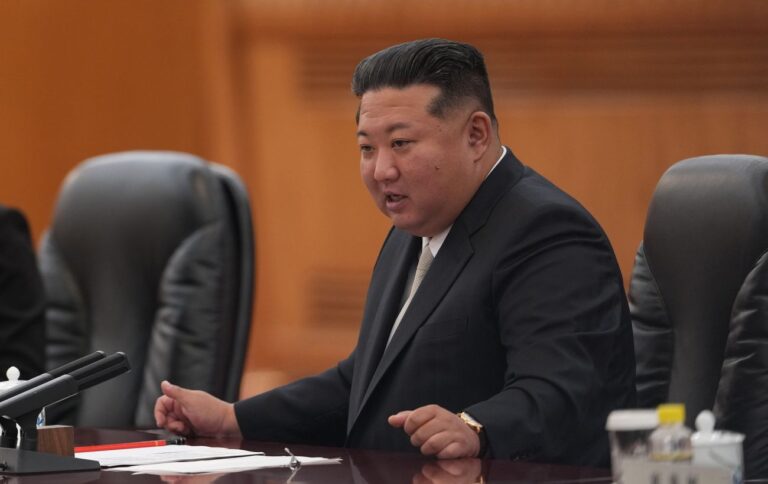 Кім Чен Ин посилює ядерні та класичні сили КНДР