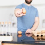 Кисломолочний сир чи яйця корисно їсти – пояснення
