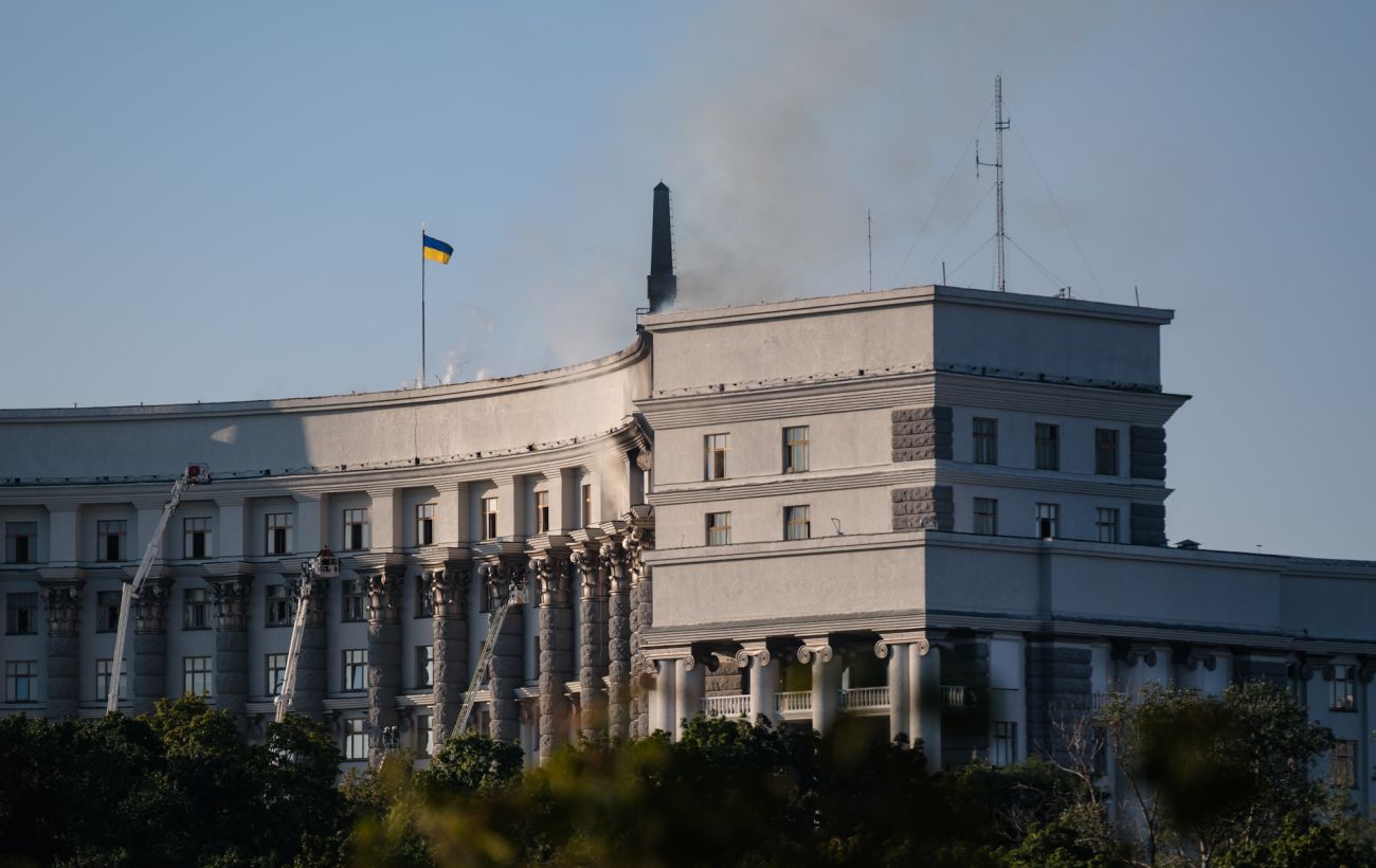 Кабмін у Києві пошкодили росіяни під час нічної атаки – фото з місця події