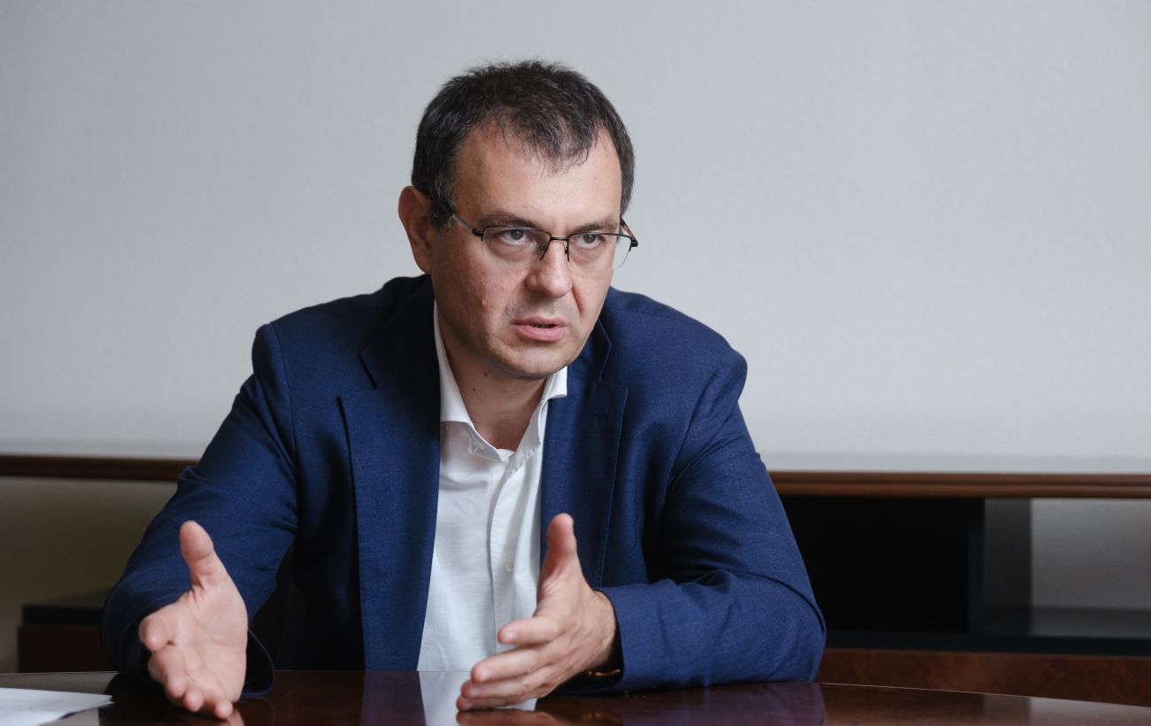 Уряд хоче роздавати гроші в умовах війни, заявив Гетманцев