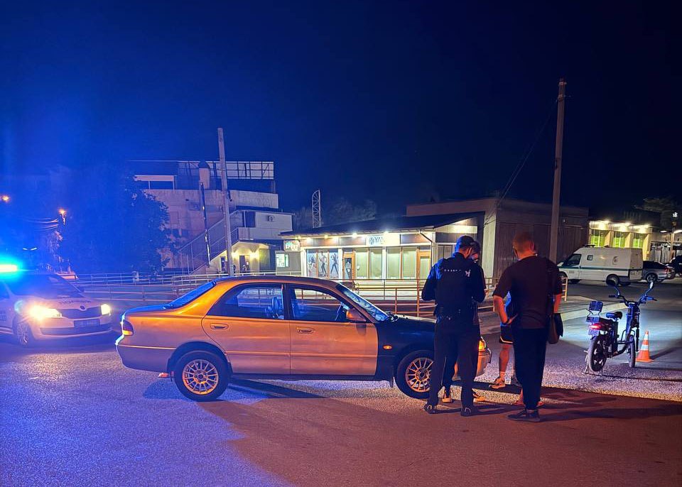 В Ізмаїлі автомобіль врізався в електровелосипед через недогляд водія.