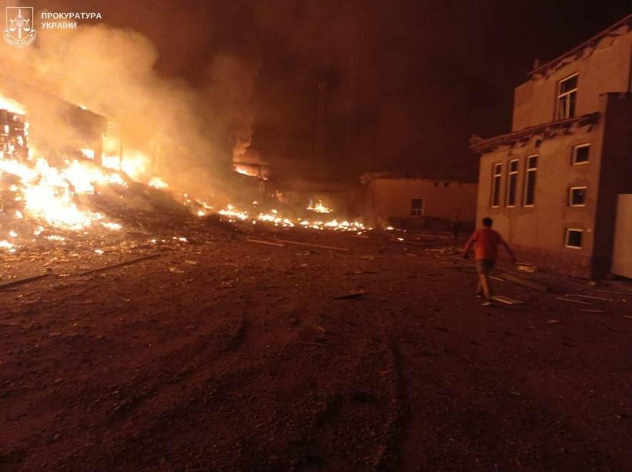 Прокуратура розпочала розслідування воєнного злочину внаслідок удару по Одещині – фото на підтвердження.