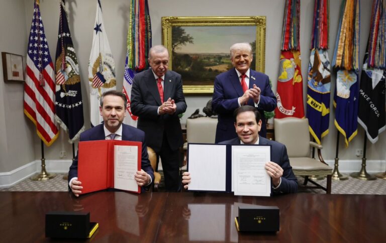 США та Туреччина підписали угоду про мирне використання ядерної енергії.