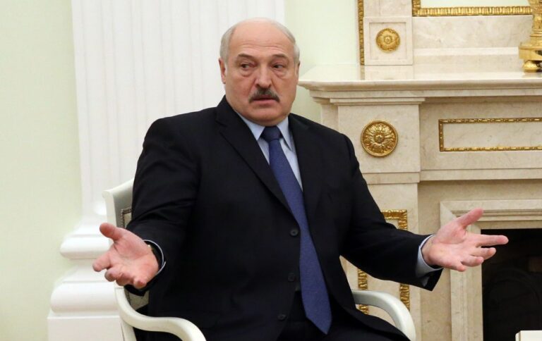 Перед Днем єдності Лукашенко амністував 25 осіб, засуджених за екстремізм