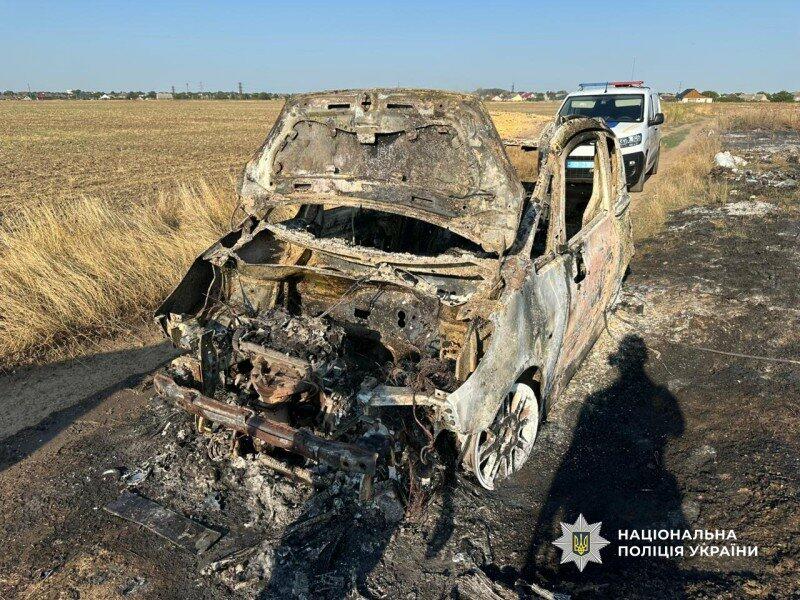 В Одеському регіоні підліток вкрав «Peugeot», проте автомобіль згорів у полі.