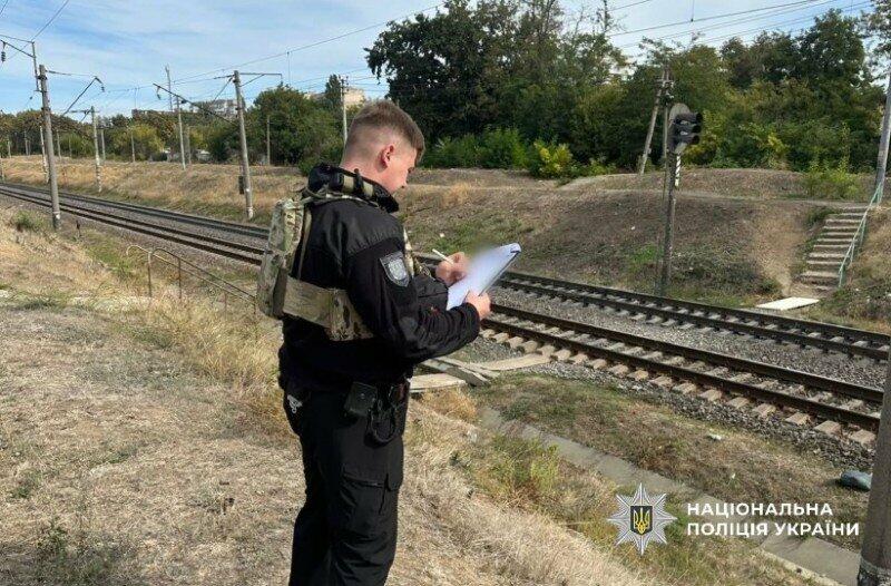 Смертельний інцидент в Одесі: поїзд наїхав на жінку на залізничних коліях.