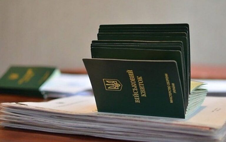 В Тернополі водій, що відмовився пред’явити документи, вчинив наїзд на військових 27 вересня.