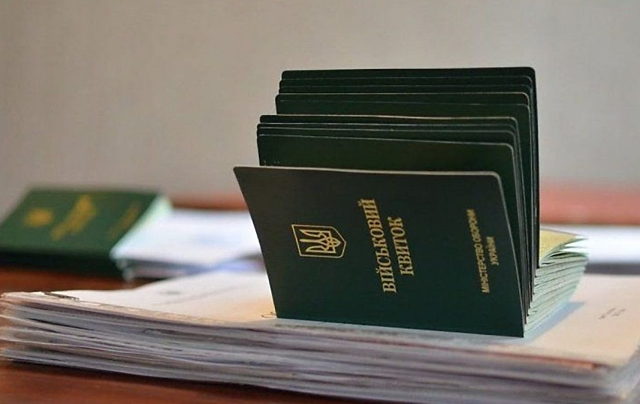В Тернополі водій, що відмовився пред’явити документи, вчинив наїзд на військових 27 вересня.