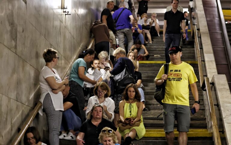 У київському метро на червоній гілці призупинили рух через повітряну тривогу 18 вересня