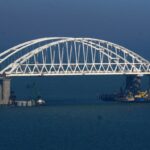 Окупанти в Росії розпочали експлуатацію Кримського мосту через нестачу пального.