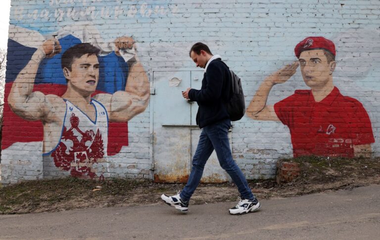 Українська розвідка: Росія компенсує бюджетні дефіцити за рахунок власних громадян.