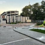 Одеса відновлюється після обстрілу: троє постраждалих і серйозні руйнування у місті та його околицях, – ФОТО