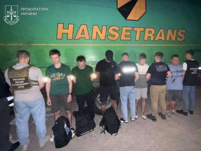 Фургон вартістю 48 тисяч доларів: в Одеській області викрито схему нелегальної втечі з України – ФОТО