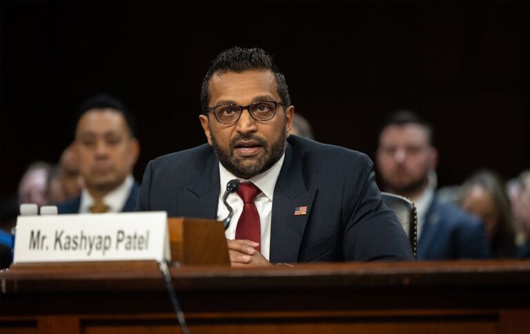 Чарлі Кірка шукає особисто директор ФБР, оголошено винагороду за допомогу в затриманні