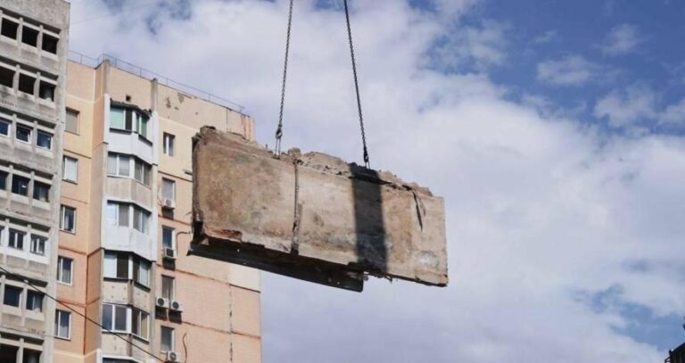 В Одесі розпочали реставрацію будинку, який постраждав від дрону у березні 2024 року – ФОТО