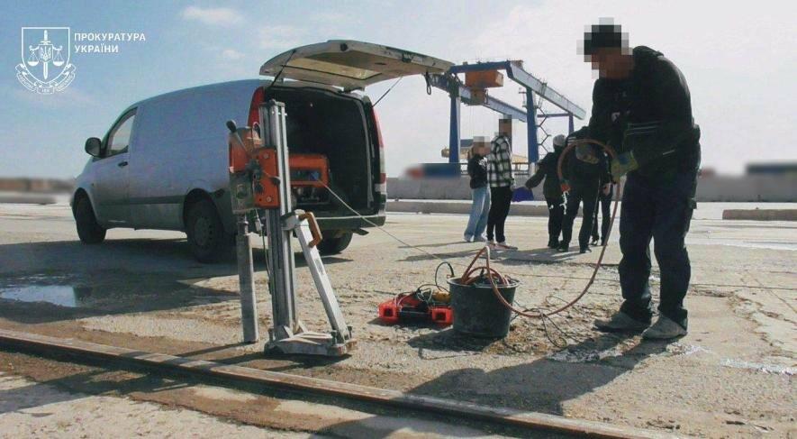 Трьох управлінців обвинувачують у крадіжці 2,3 млн грн під час ремонту причалу в Чорноморську – ФОТО
