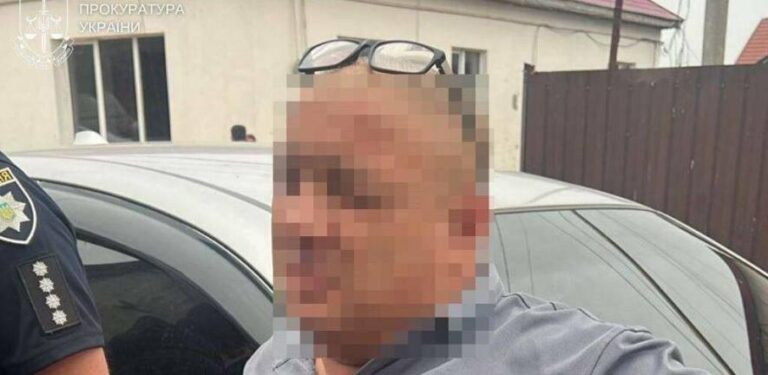 У Одесі поліція викрила злочинну групу з 5 людей, які під виглядом волонтерської допомоги обманювали військовослужбовців.