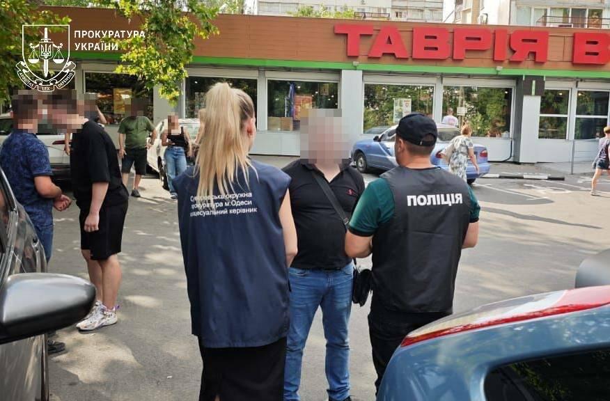 Скандал на пляжі “Лузанівка”: чиновник “здавав” торгові дозволи за 1500 доларів, – ФОТО
