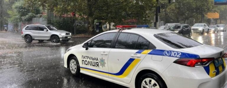 В Одесі вулиці під водою: рух заблоковано на головних артеріях міста.