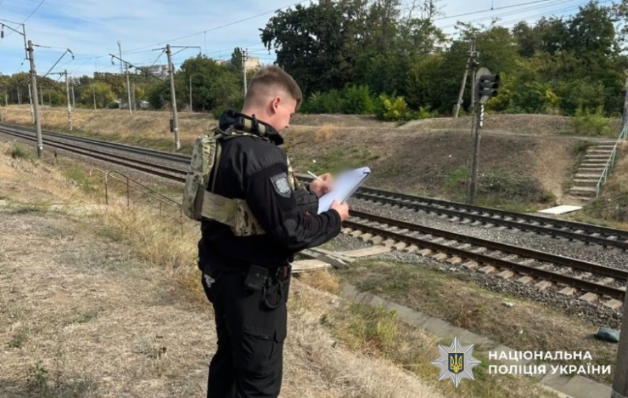 В Одесі поїзд на смерть збив літню жінку.