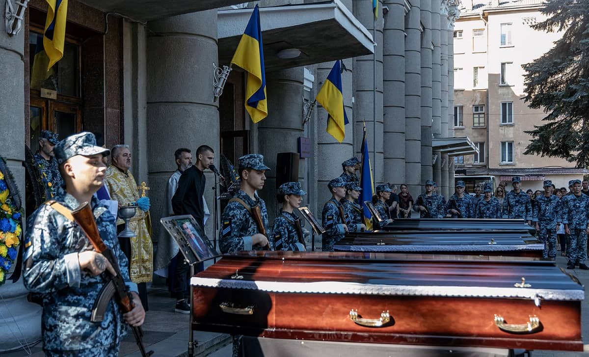 В Одесі провели в останню путь трьох курсантів Інституту ВМС