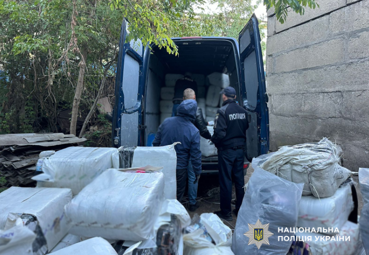 В Одеському регіоні заарештовано злодіїв, що увірвались у склад через підземний тунель та вкрали товарів на суму чверть мільйона гривень.
