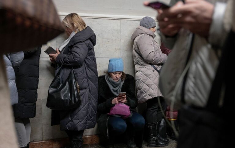 Тривога оголошена в українських областях через загрозу атак дронів Шахедів.