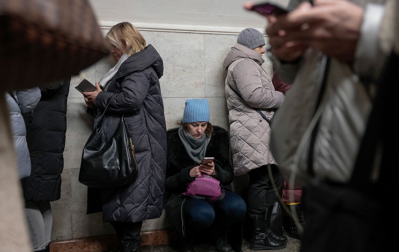 Тривога оголошена в українських областях через загрозу атак дронів Шахедів.