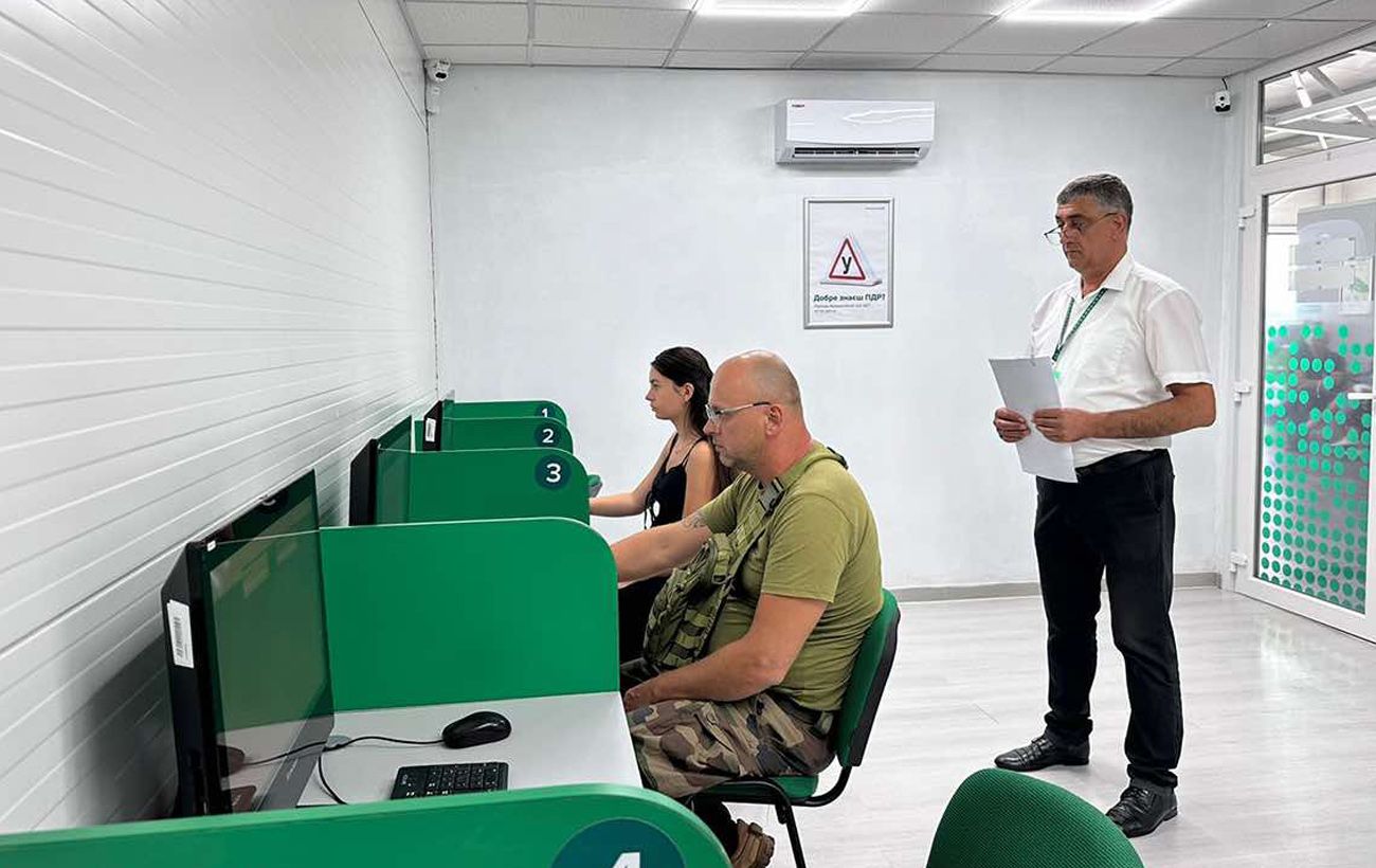 Отримання водійських прав: Як одночасно скласти іспити для категорій B та C під час самопідготовки.