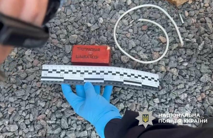 В Одесі затримано молодиків, які пограбували з газом і вибухівкою: їм загрожує 15-річний термін ув’язнення – ФОТО