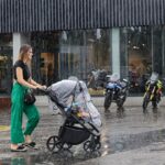 В Одесі розпочалась злива, навчання у школах перейшло в онлайн-формат.