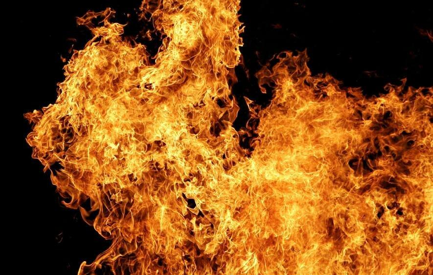 На Одещині вночі сталася пожежа: рятувальники виявили тіло жінки під зруйнованим дахом.