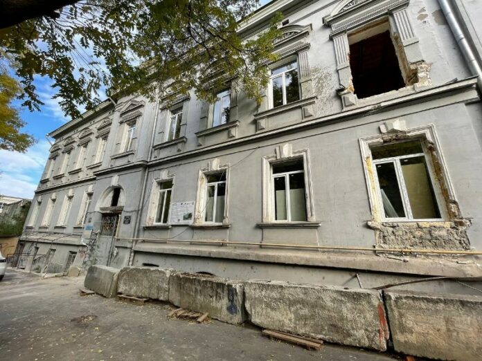 У Одесі розпочали реконструкцію гімназії в центрі міста