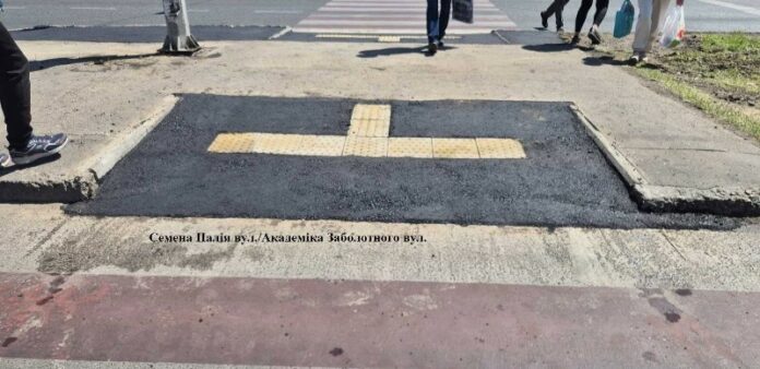 В Одесі встановлюють пандуси на пішохідних переходах