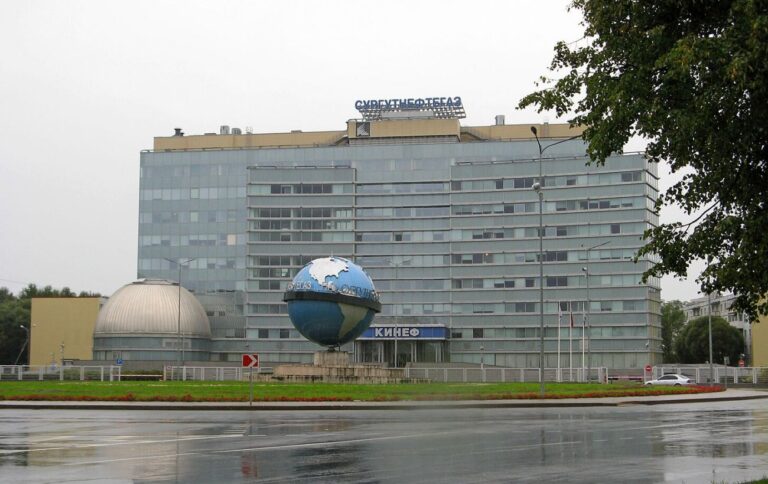 НПЗ в Росії стали підтримкою для повстанців у їх боротьбі.