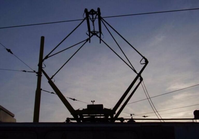 В Одесі відновлено частковий рух трамваїв після стихійного лиха.