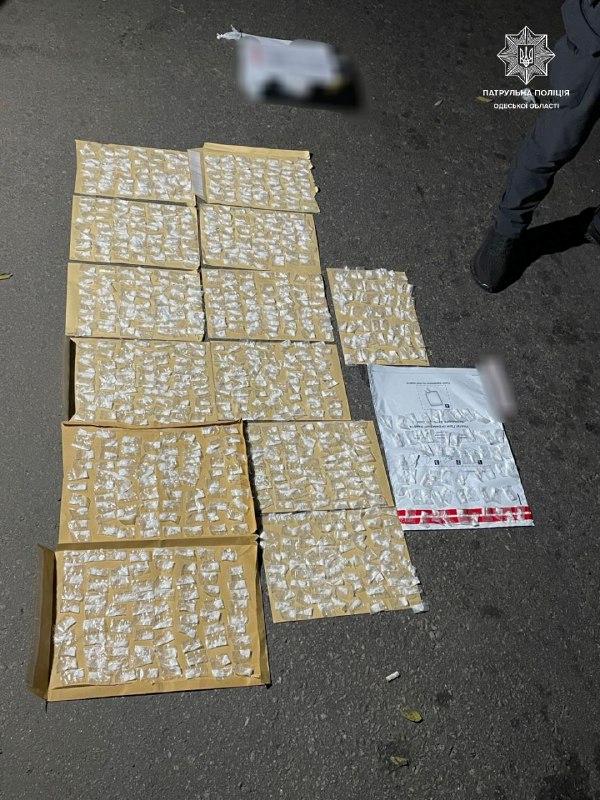 В Одесі у чоловіка знайшли тисячу пакунків з наркотиками