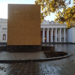 У Одесі пам’ятник Пушкіну закрили дерев’яними панелями