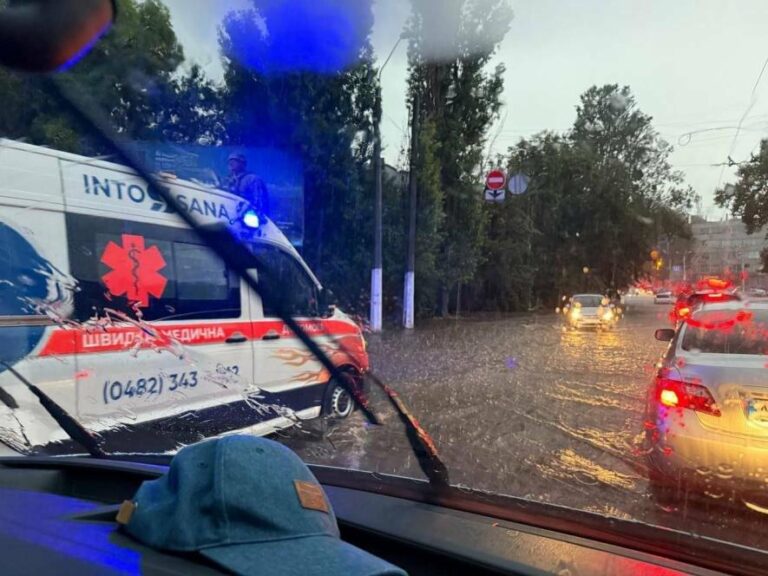 Одеса в небезпеці: жителям рекомендують утриматися від виходу з хат.