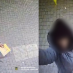 В Одесі жінка зірвала прапор та викинула його в смітник — їй висунули підозру