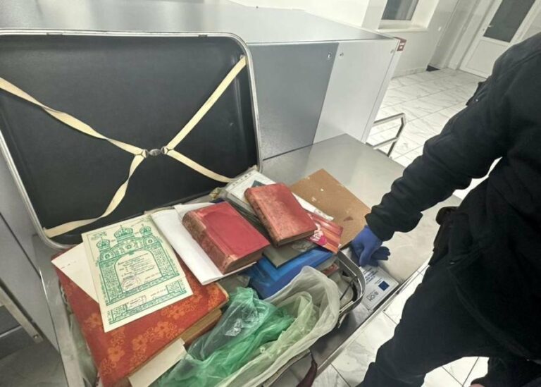 Скарби минулого: в Одещині виявлено старовинні книги віком понад сто років – ФОТО