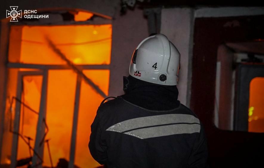 Нічний обстріл Одещини: постраждалі та тисячі громадян без електрики, – ФОТО