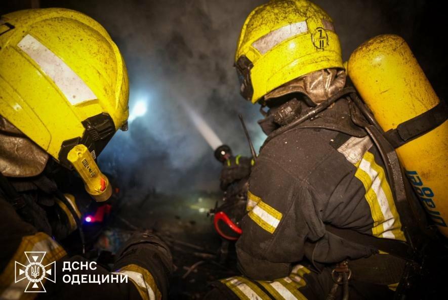 В Одесі сталася пожежа, яка залишила без електрики частину міста: вогонь завдав шкоди енергетичному обладнанню — ФОТО, ВІДЕО